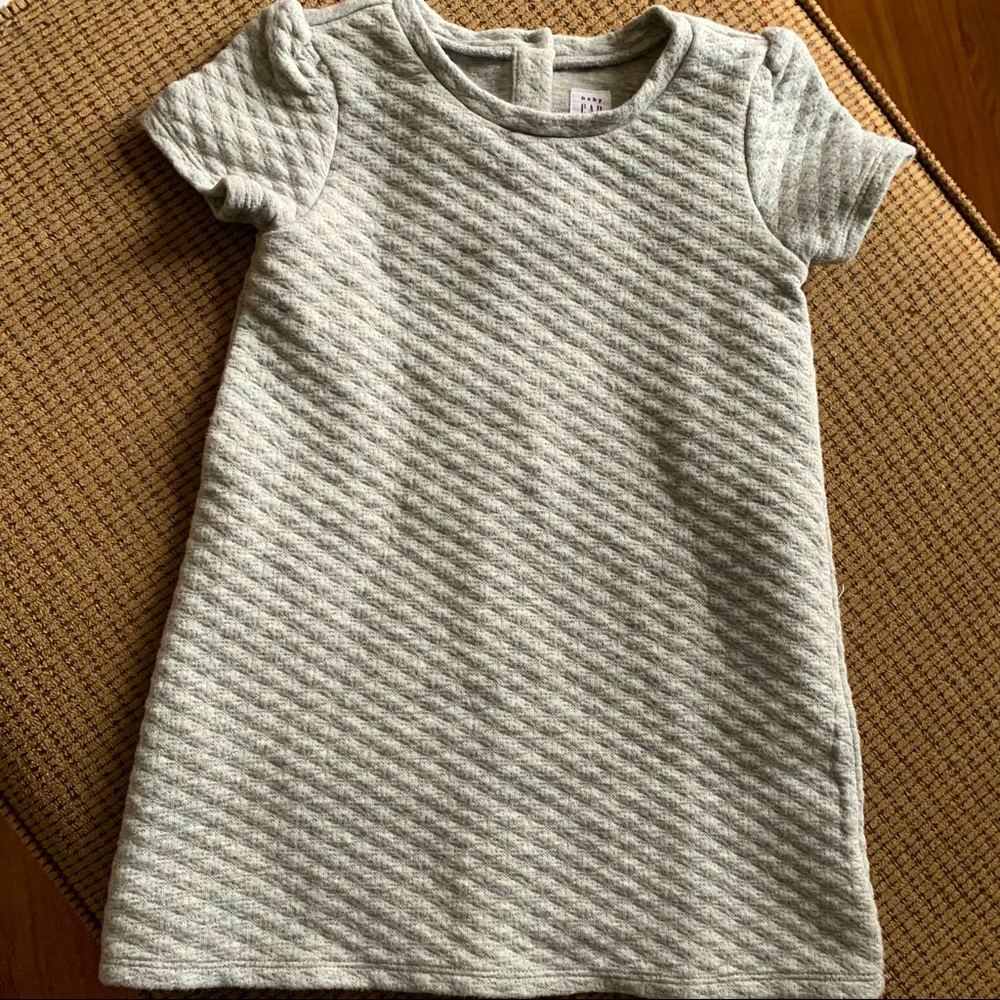 GAP Quilted grey short sleeve knit dress